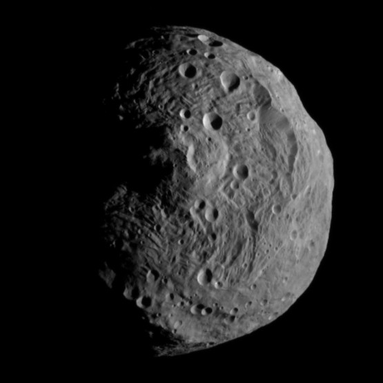 Imagen: Por NASA / JPL-Caltech / UCLA / MPS / DLR / IDA - [1], [2], Dominio público, https://commons.wikimedia.org/w/index.php?curid=15835188 
