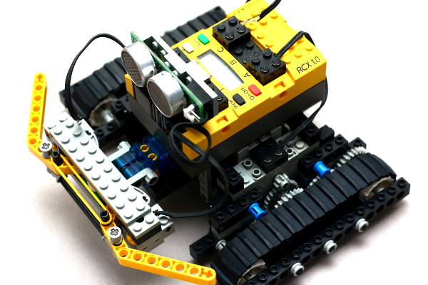 Figura223 - Sensor y robot Lego con sensor de ultrassons 
