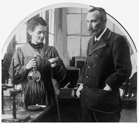  Pierre Curie y Madame Curie
