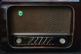 Figura 6 – Una radio con indicador de sintonización de ojo mágico
Figura 6 – Una radio con indicador de sintonización de ojo mágico