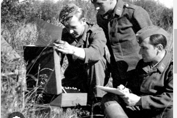 Figura 10 – Soldados de la Segunda Guerra Mundial recibiendo/enviando mensajes codificados